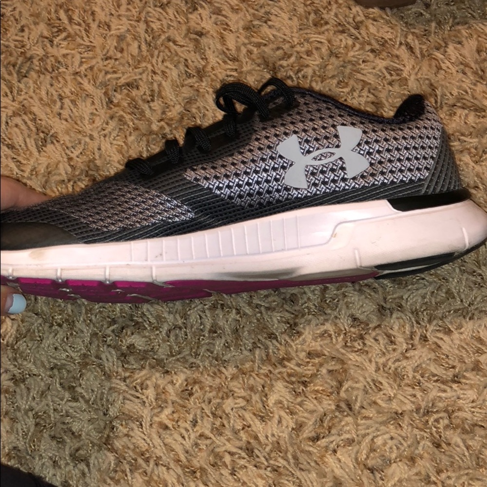 Like new black and grey under amour shoes !!!